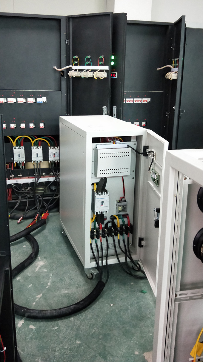 三相四线380伏稳压器接单相220v电压接线方法示意图